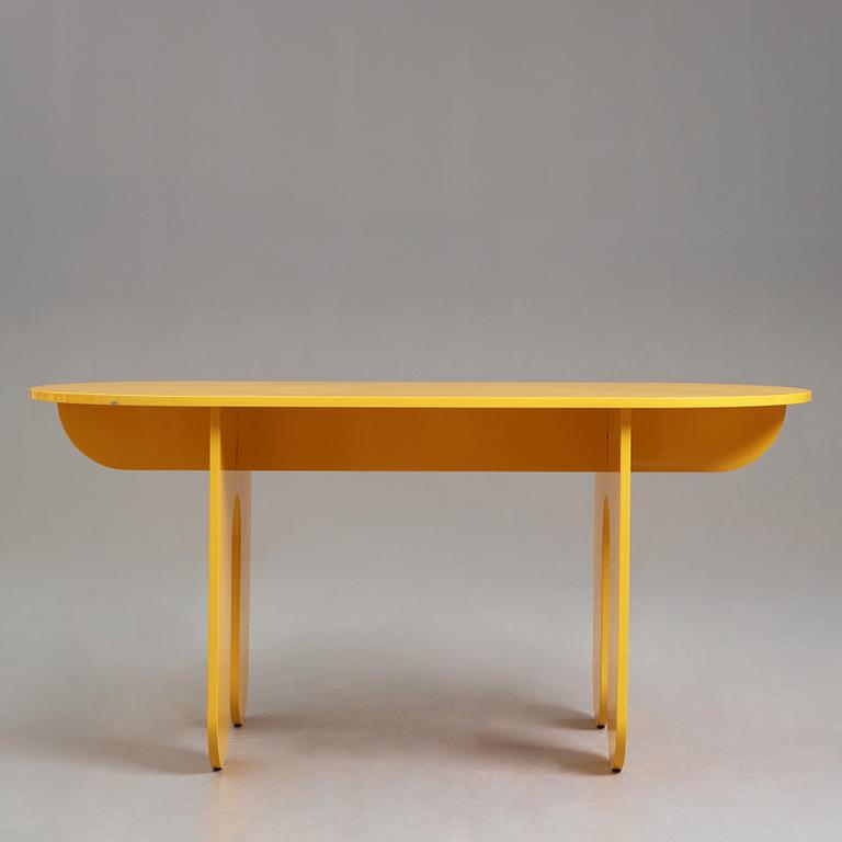 OWL, "Capsules”, bord samt fyra pallar, unikt i samarbete med Arranging Things 2019.