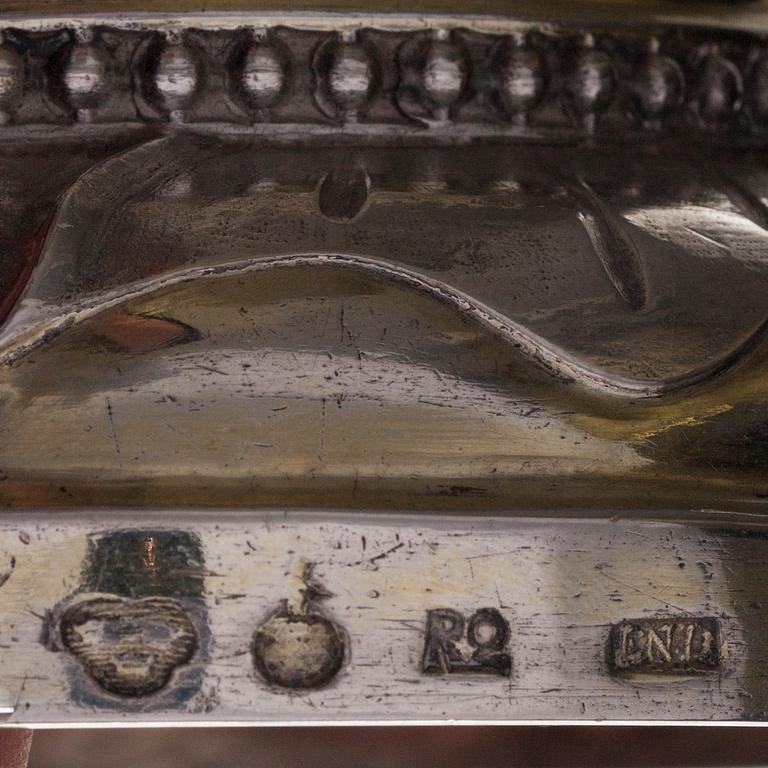 PIKARI, hopeaa. Erik Ernander Uppsala 1799. Korkeus 21,5 cm. Paino 460 g.