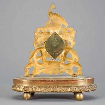 BORDSPENDYL, märkt Roja Paris, 1800-talets andra hälft.