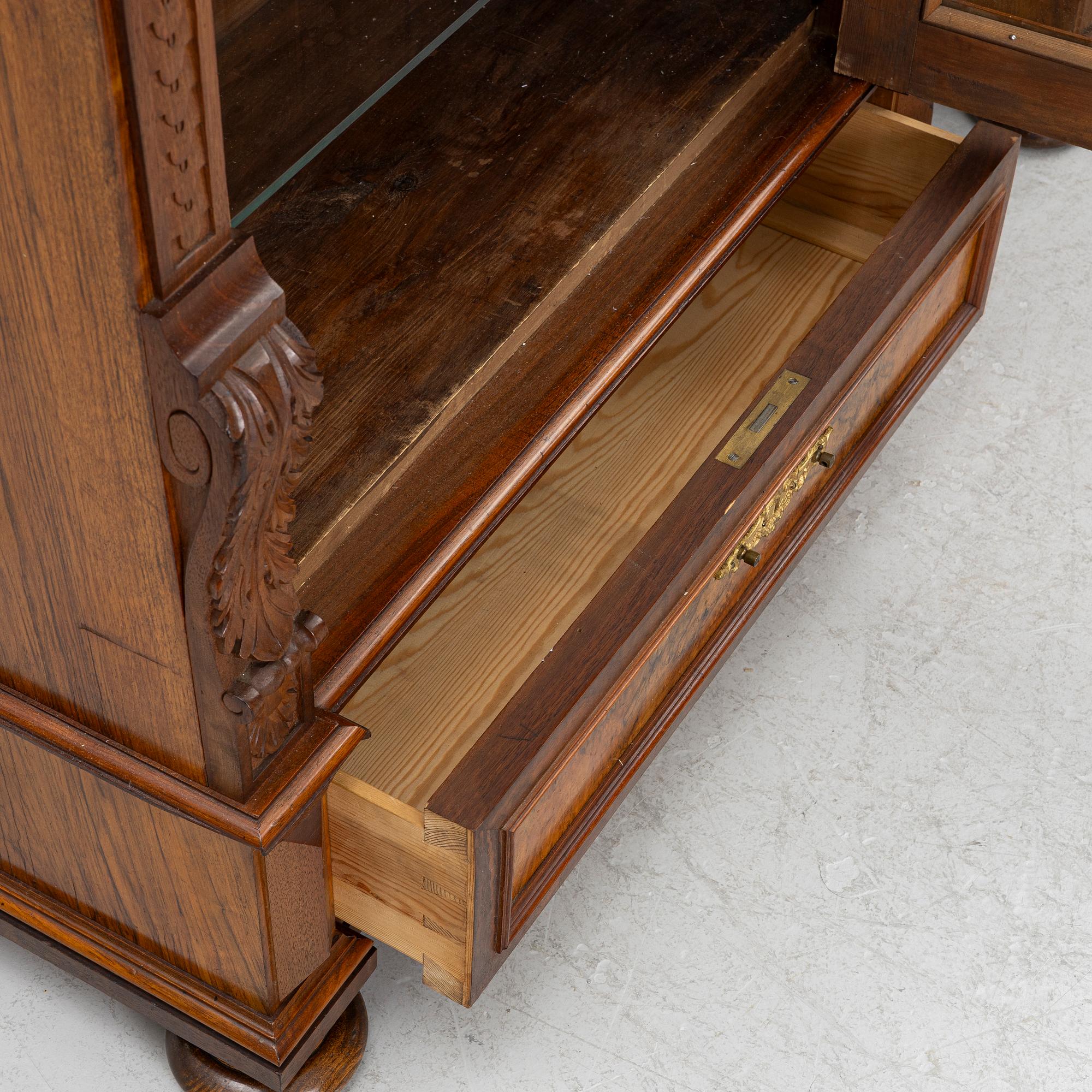 A pair of book cases, circa 1900.