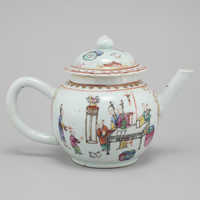 An 18th century Chinese porcelain tea pot.