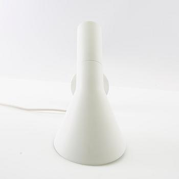 Arne Jacobsen, vägglampa "AJ" för Louis Poulsen.