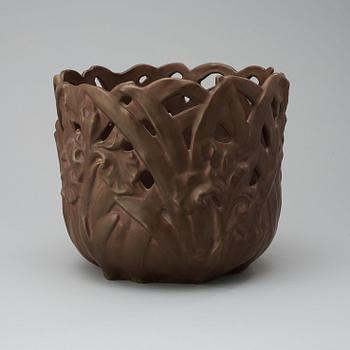 A Gunnar Wennerberg Art Nouveau creamware jardinière, Gustavsberg.