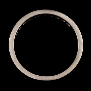 RING, 18 k vitguld med briljantslipade diamanter, tot ca 0,35 ct. Göteborg 1974. Vikt 3,8 g.