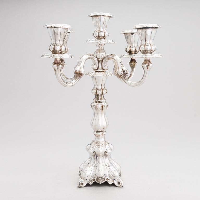 Kynttelikkö, hopeaa, Kultakeskus, Hämeenlinna 1987-88.