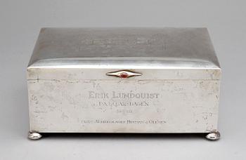 CIGGARLÅDA, silver, Juvelerare Adolf Landoff, Göteborg, troligen 1938. Tot vikt ca 3000g.