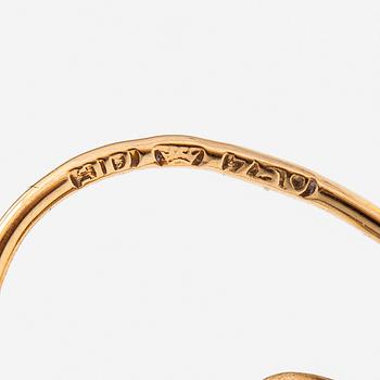 A pair of 18K gold earrings with diamonds ca. 0.08 ct in total.