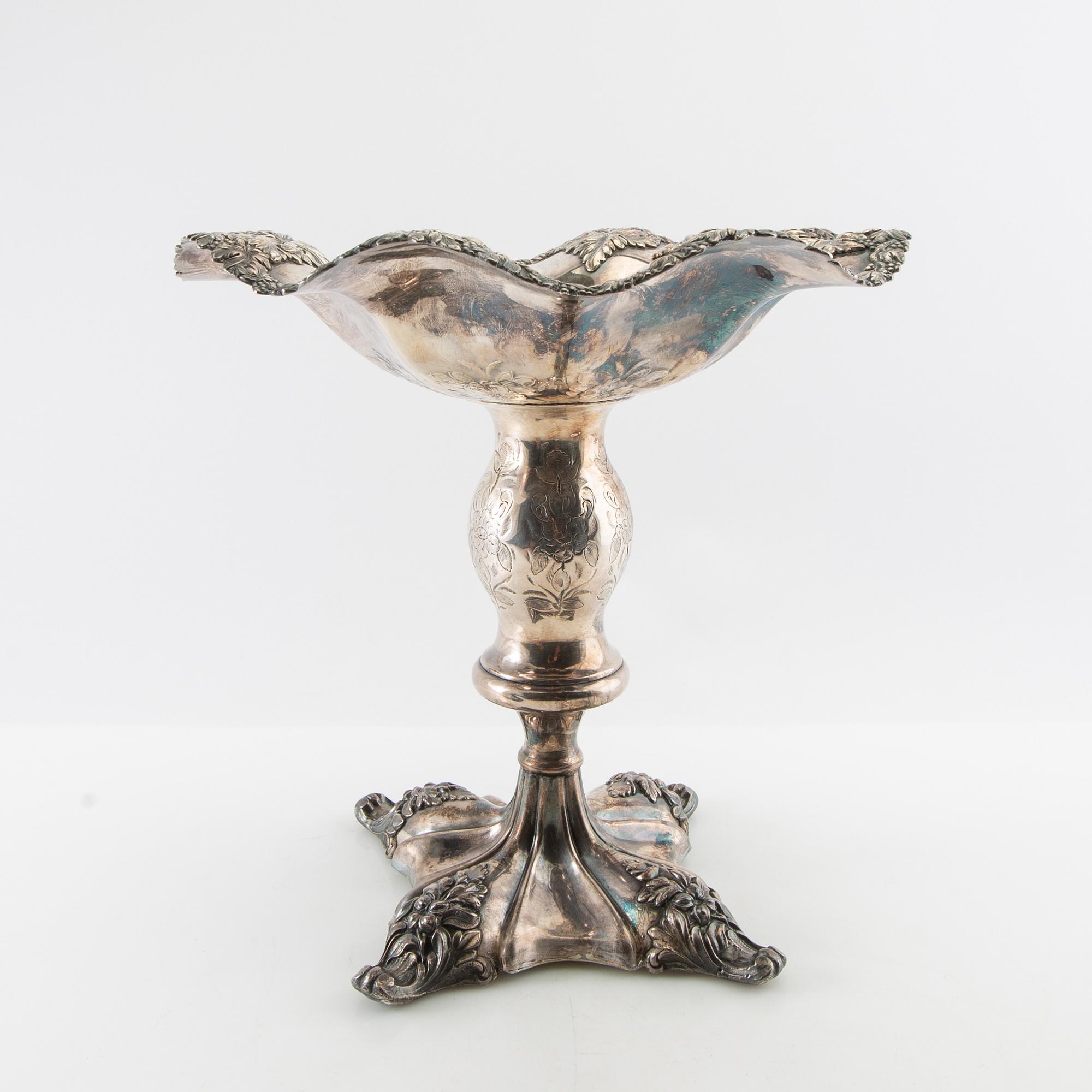 Goblet on foot, Rococo style, first half/mid 20th century, silver plate.