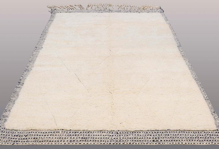 A CARPET, MOROCCO, ca 296 x 193 cm.