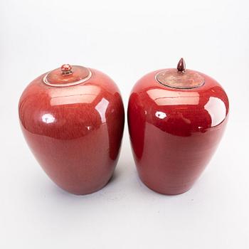 Urnor, två stycken, Kina, tidigt 1900-tal. porslin.