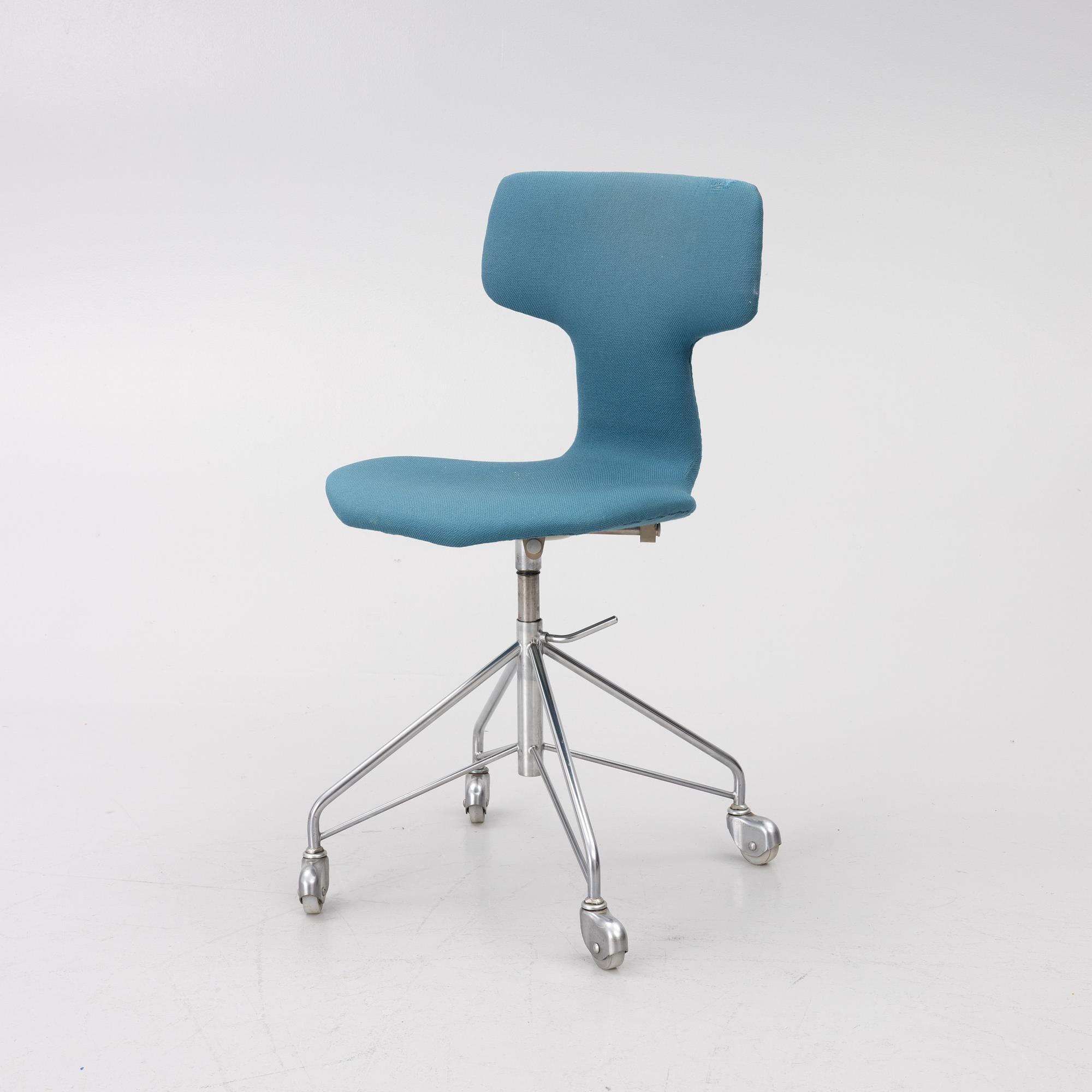 Arne Jacobsen, “T-chair”, model 3113, office chair with chromed metal and textile frame, Fritz Hansen, Denmark.