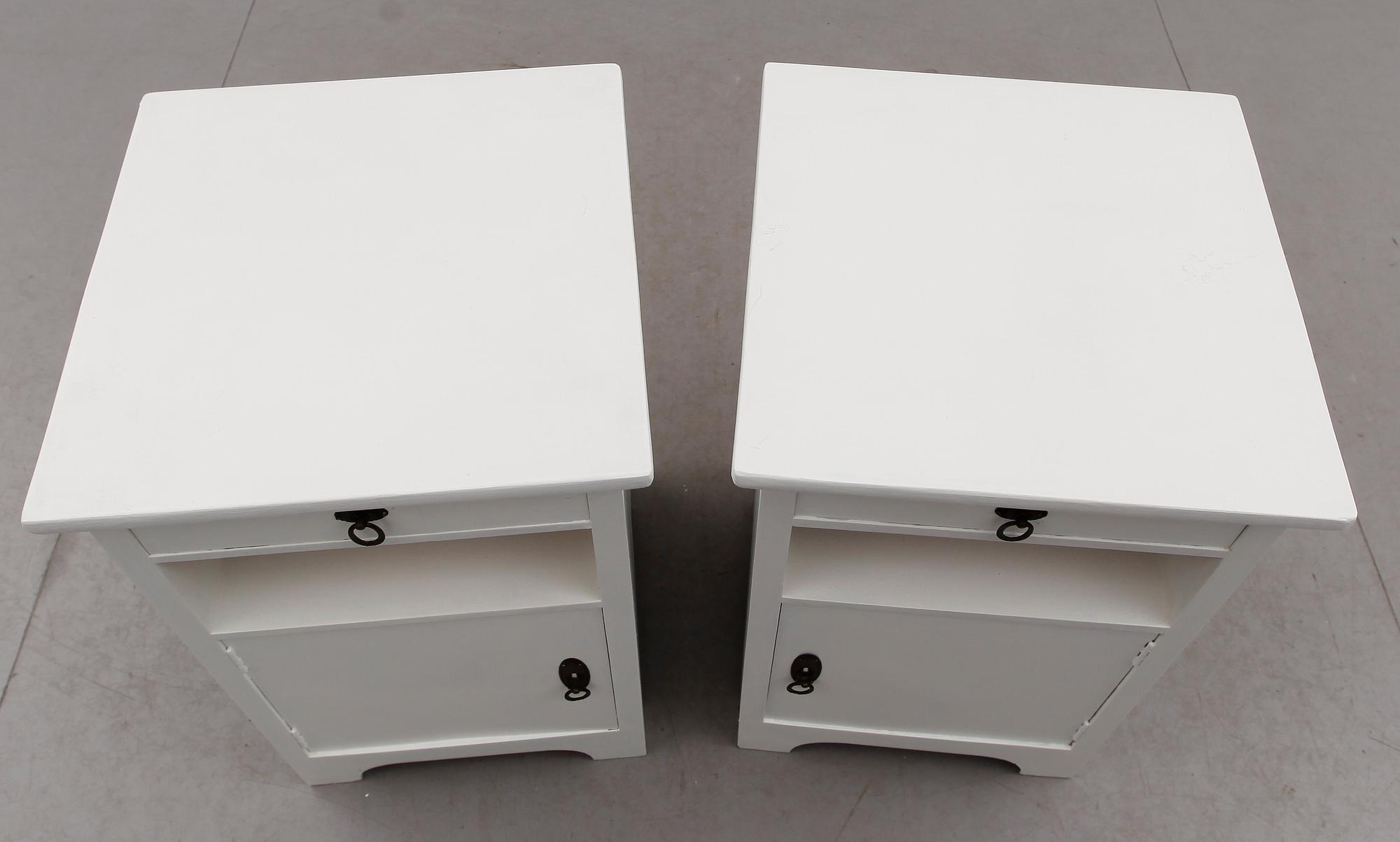 SÄNGBORD, 1 par, 1900-talets första hälft.