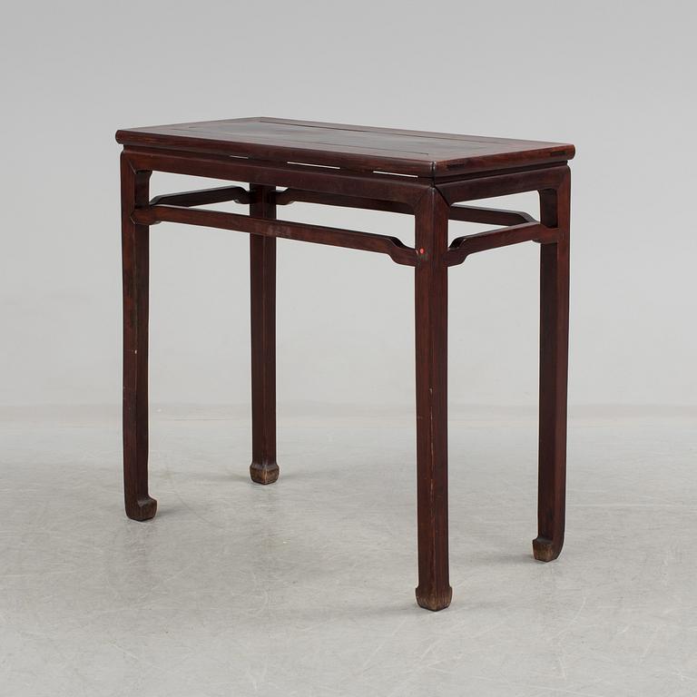 A hardwood altar table, Qing dynasty (1644-1912).