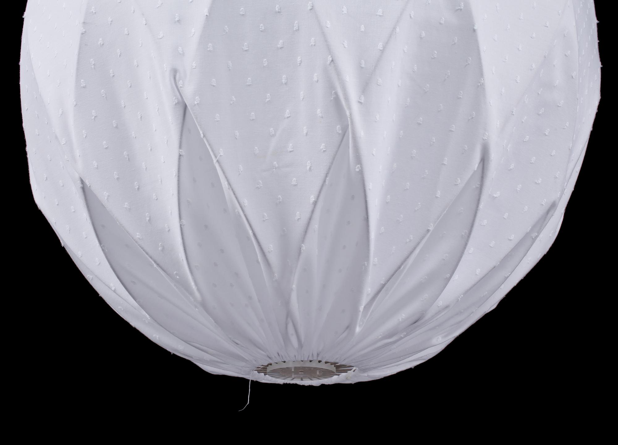 TAKLAMPA, "Pia", Tore Ahlsén, 1900-talets andra hälft. Höjd 60 cm.