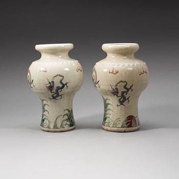 A pair of ge glazed vases, Qing dynasty, 19th Century.