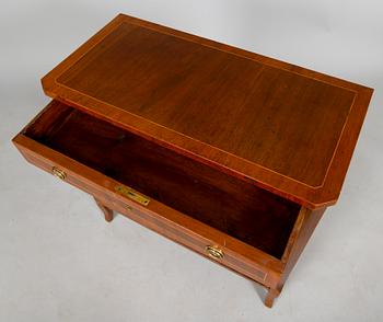 BYRÅ, gustaviansk stil, 1900-talets mitt.