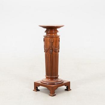 Pedestal, early 20th century.