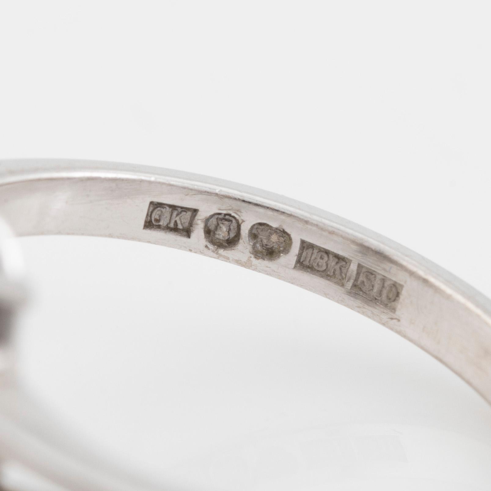 Ring, cocktailring med baguette- och briljantslipade diamanter.