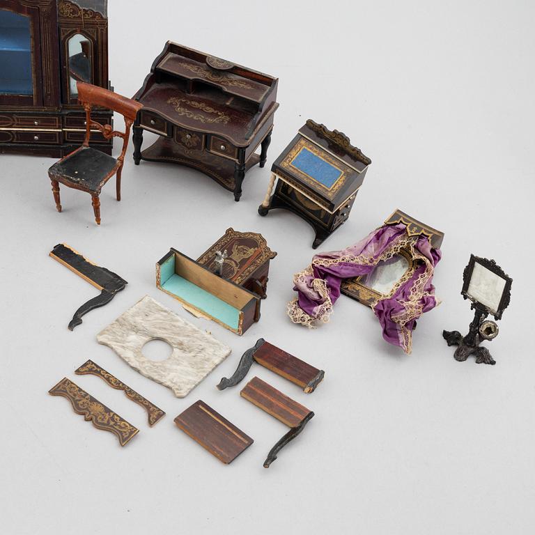 Dollhouse furniture, approx. 12 pieces, and dollhouse accessories, including Waltershausen, Germany, late 19th Century.