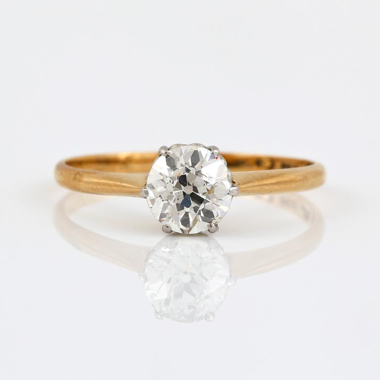 RING, 18K guld med gammalslipad diamant, tot ca 0,80 ct. C G Hallbergs, Stockholm, 1918. Vikt 1,77 g.
