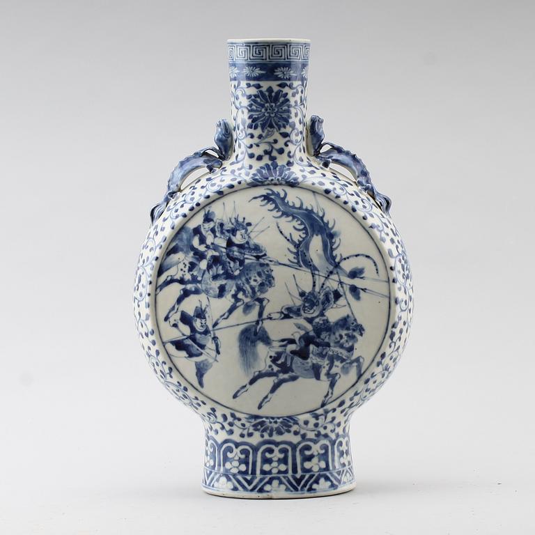 PILGRIMSKRUS, porslin, Kina, 1800-/1900-tal.