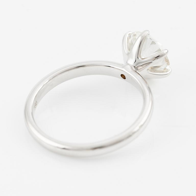 Ring, 18K vitguld med briljantslipad diamant 1.73 ct, medföljande GIA report.
