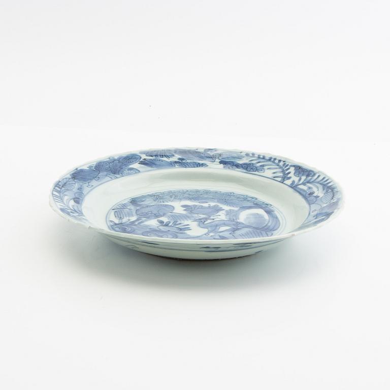 A blue and white dish and cup, Ming dynasty.