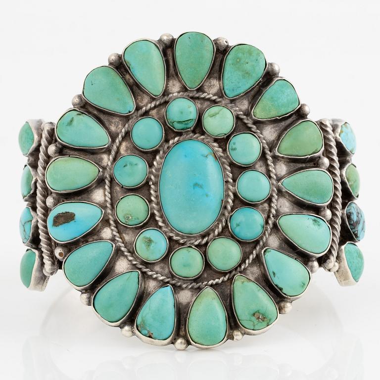 a cuff bracelet, in turquoise and silver, Southwestern USA, Navajo/Zuni, mid/late 20th century,