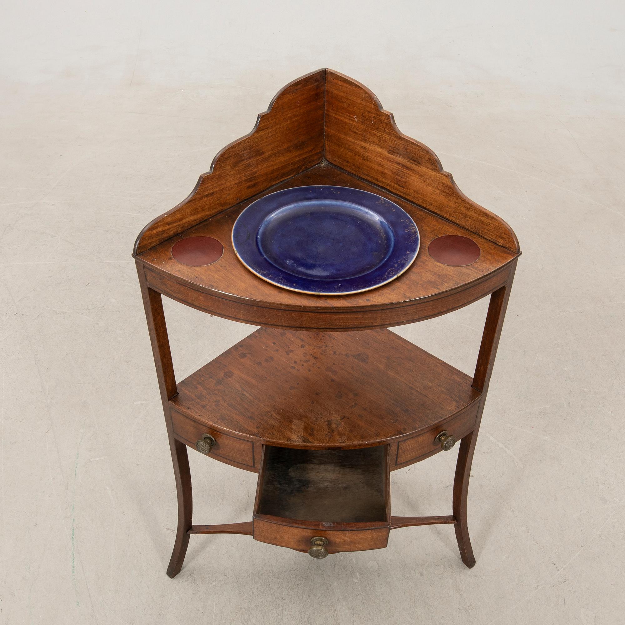 Corner table, or washstand, George III, early 19th century.