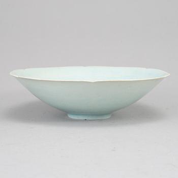 A pale green bowl, Song dynasty (960-1279).