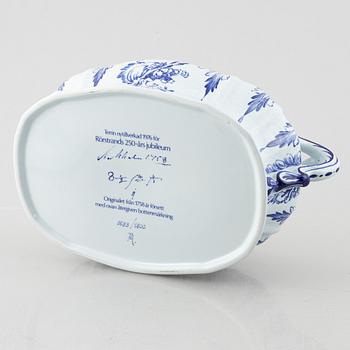 Terrin, porslin, efter original från 1758, Rörstrand, 1976.