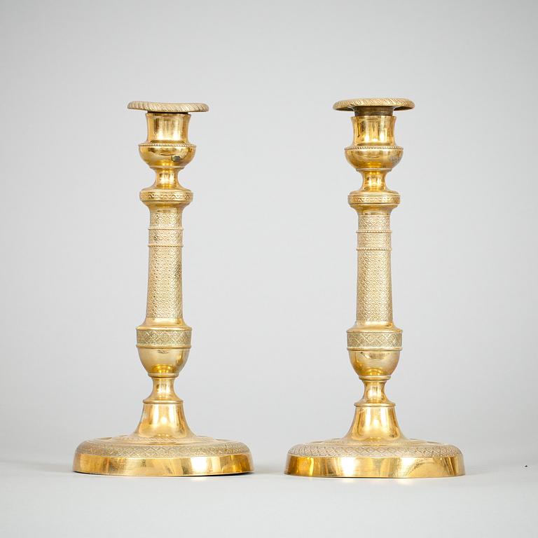 LJUSSTAKAR, ett par, senempirestil, 1900-tal.