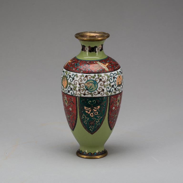 VAS, Cloisonne, Japan. Sekelskiftet 1900.