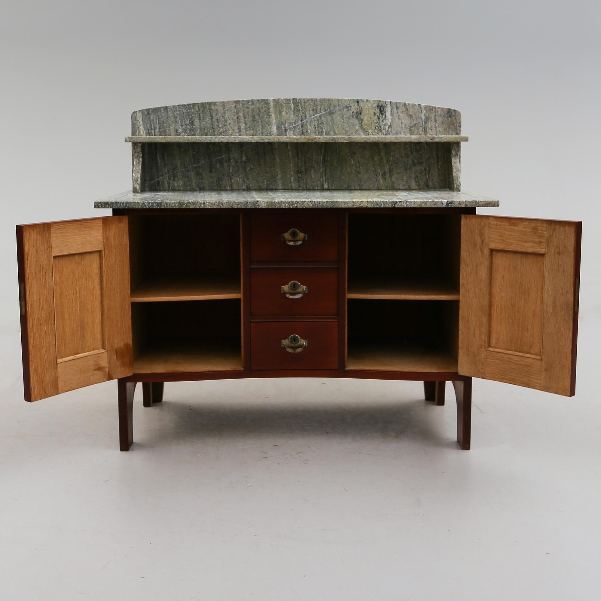 KOMMOD, 1900-talets första hälft.