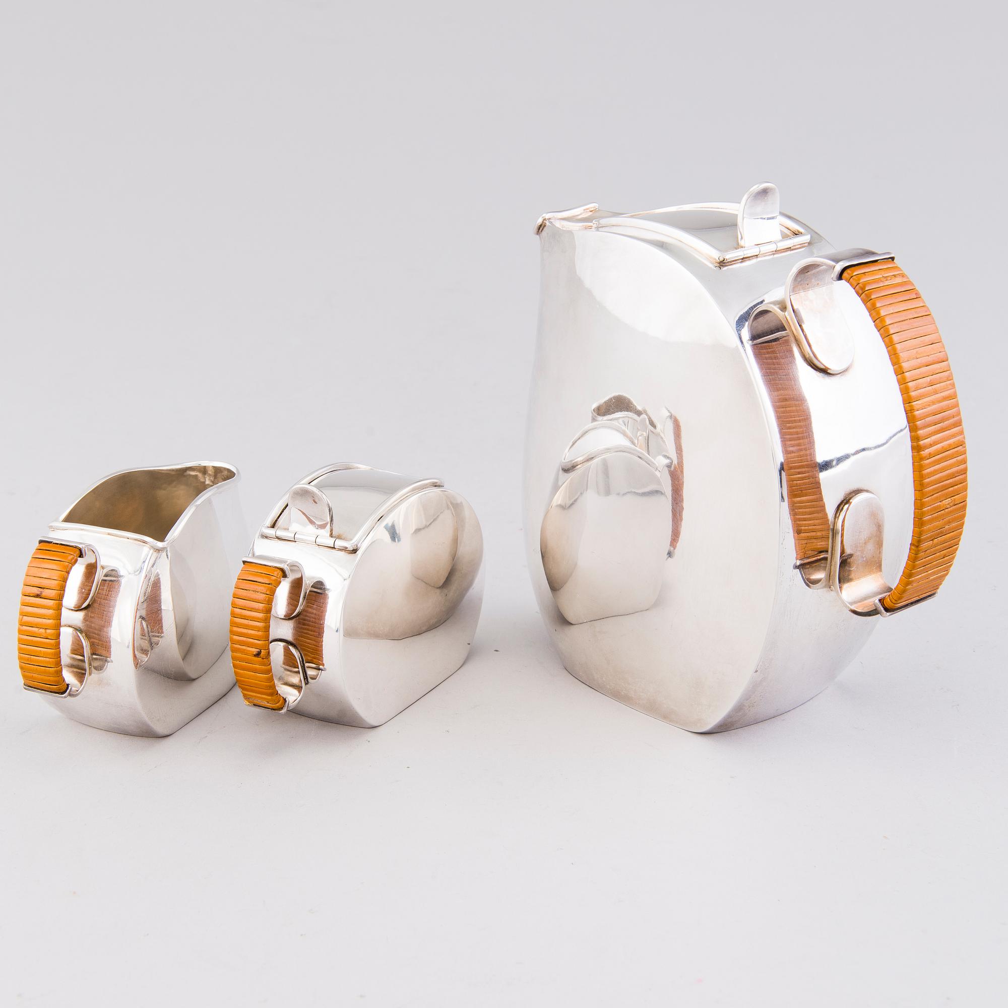 A THREE-PIECE SILVER COFFEE SET, Anita Sarlin, Koruteollisuus Tillander Oy, Helsinki 1951.