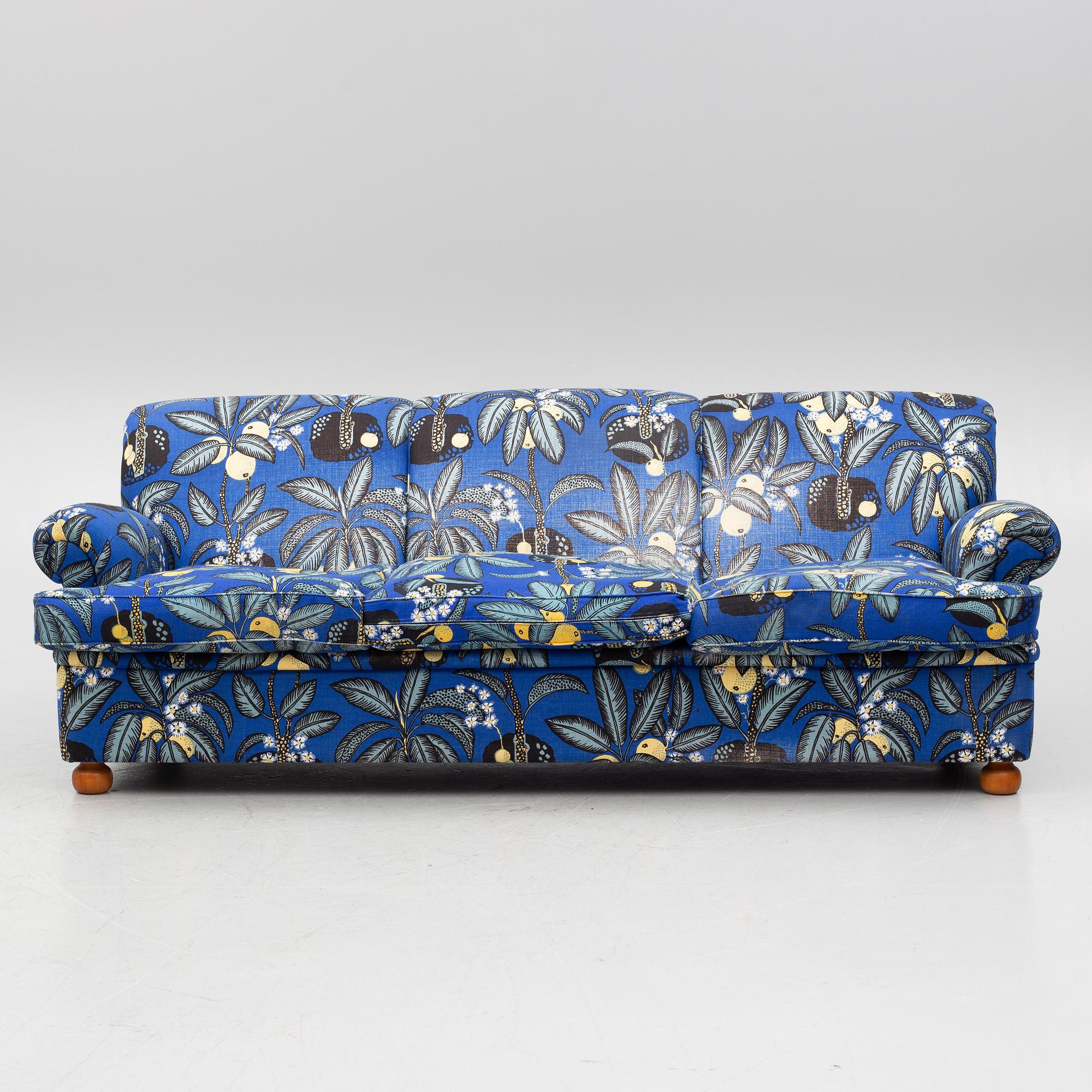 Josef Frank, a model 703 sofa, Firma Svenskt Tenn.
