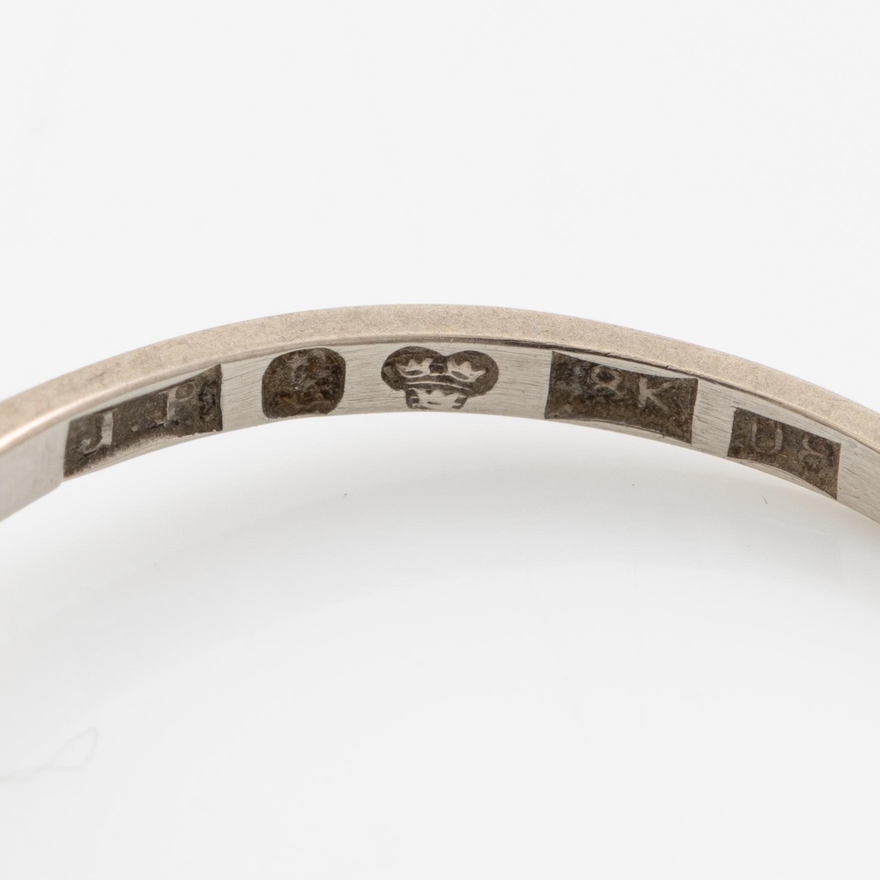 Ring, 18K white gold with brilliant-cut diamond.