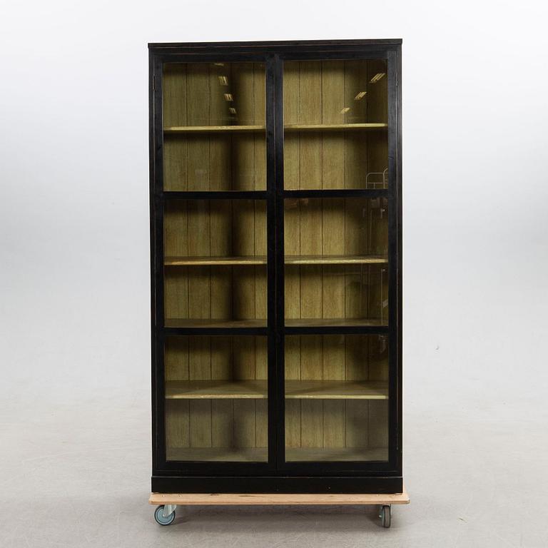 Vitrinskåp 2000-tal.