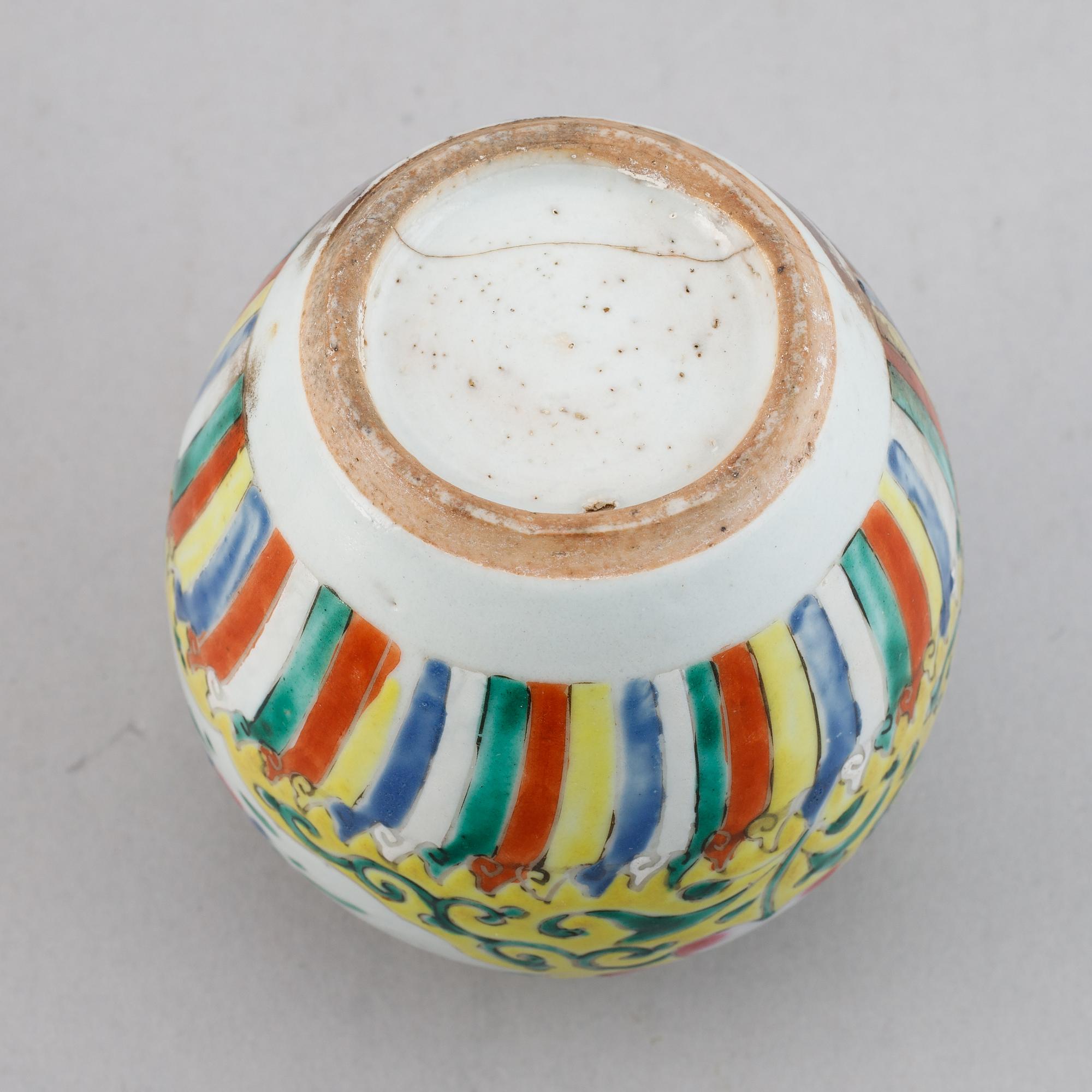 Two famille verte and famille rose tea caddies, Qing dynasty, 18th century.