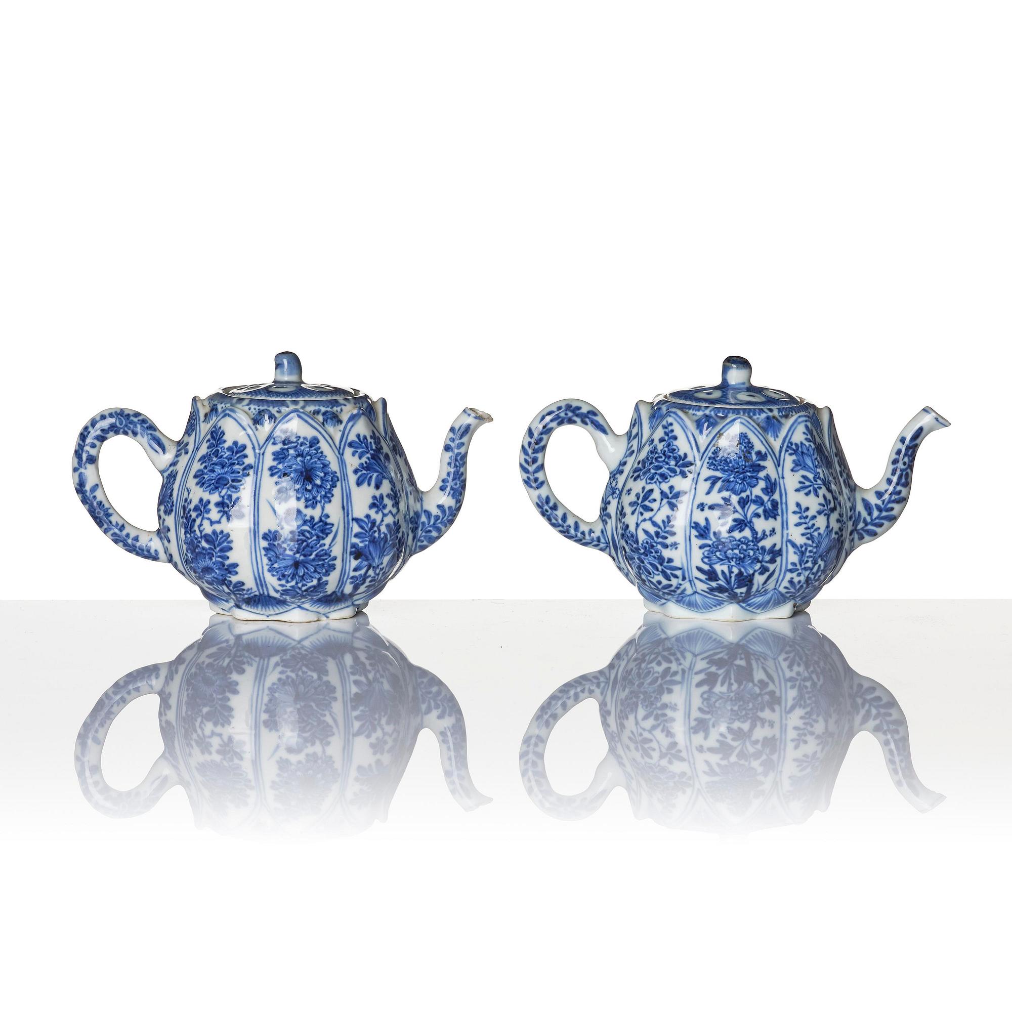 A pair of rare blue and white lobed teapots and covers, Qing dynasty, Kangxi (1662-1722).