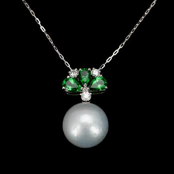 A PENDANT, silver south sea pearl 14,5 mm, brilliant cut diamonds 0.25 ct, tsavorites 1.88 ct. Platinum. Weight 9,5 g.