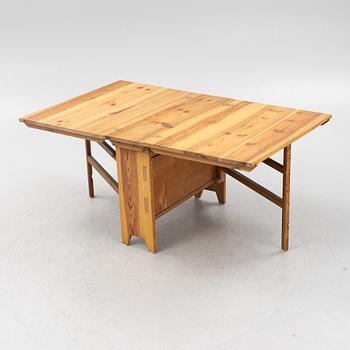 A pine gateleg table, 19th Century.