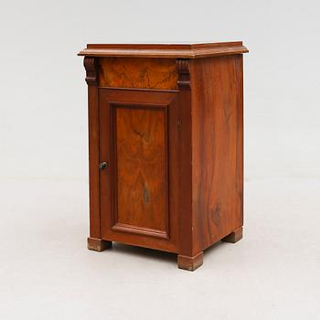 KOMMOD, omkring år 1900.