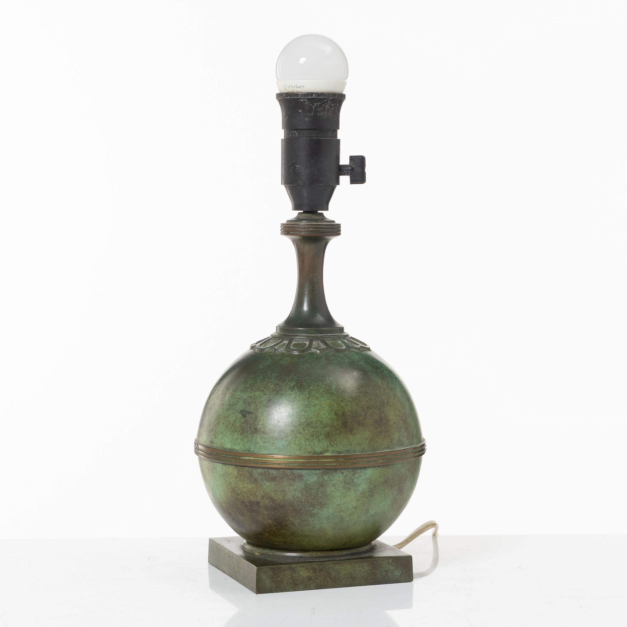 Guldsmedsaktiebolaget, a table lamp, 1930's.