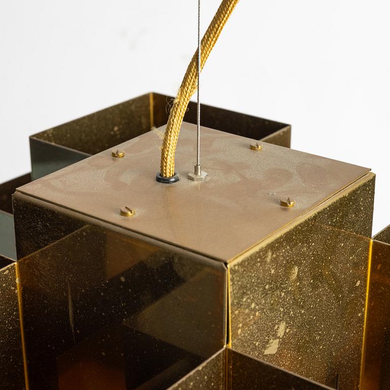 Folkform, a 'Skyline Pendant Lamp Medium', Örsjö Belysning.