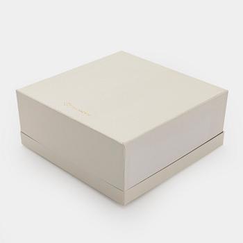 A. Tillander, skål, sterlingsilver och emalj. Helsingfors 2005.