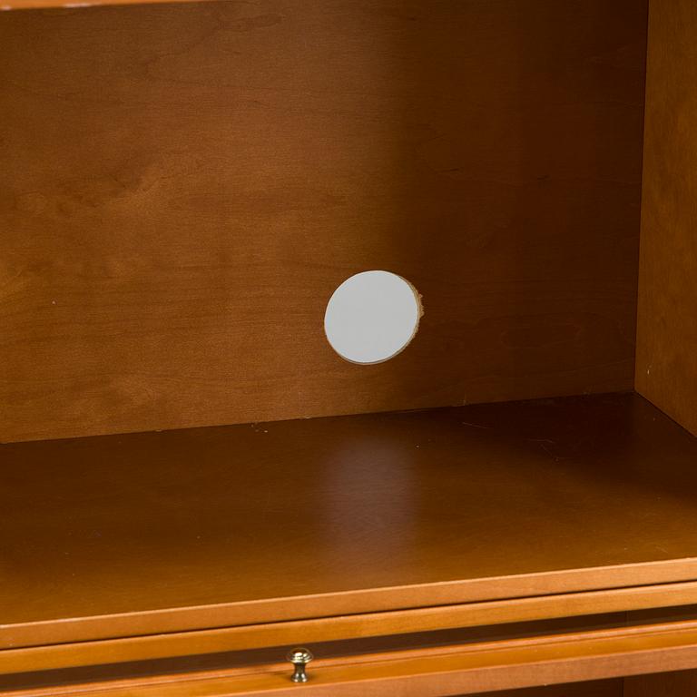 Kirjahylly lasiovilla, 6 moduulia, 2000-luku.