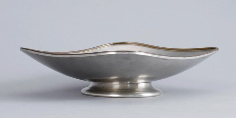 SKÅLFAT, tenn. Firma Svenskt Tenn. 1900-talets första hälft.