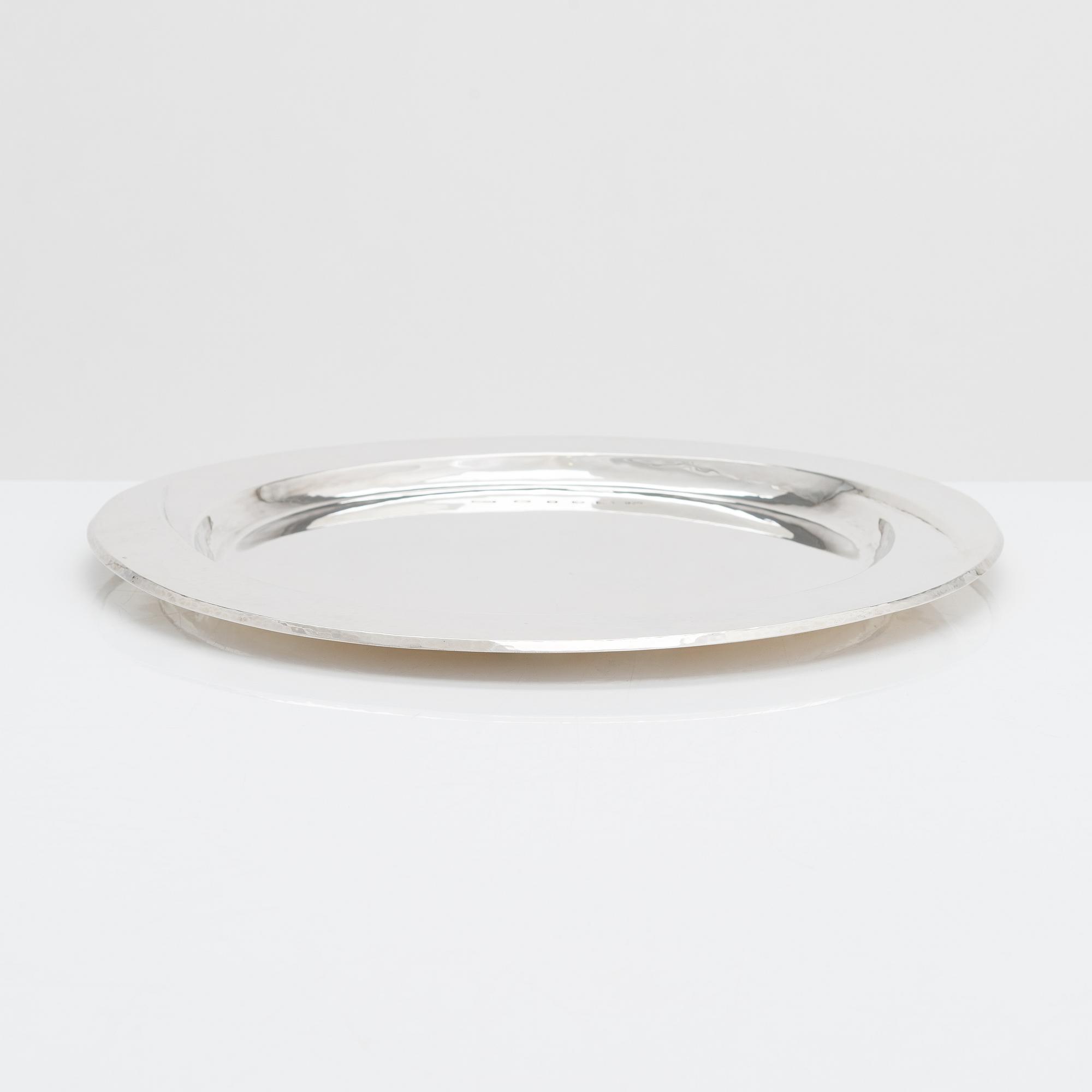 Pekka Piekäinen, bricka, sterlingsilver, för J.A. Tarkiainen, London 1996.