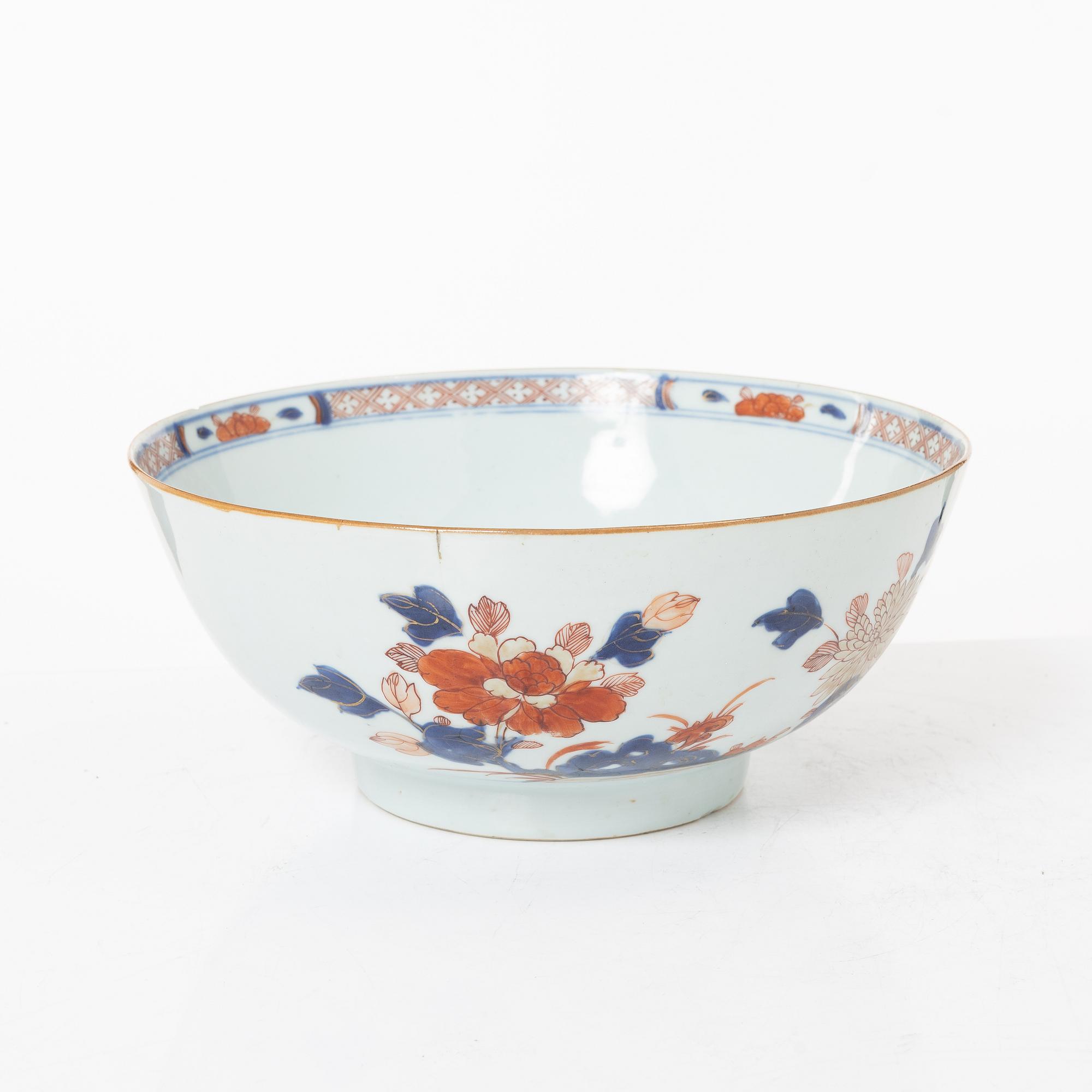 A porcelain bowl, China, Qing dynasty, Qianlong, 1736-95.